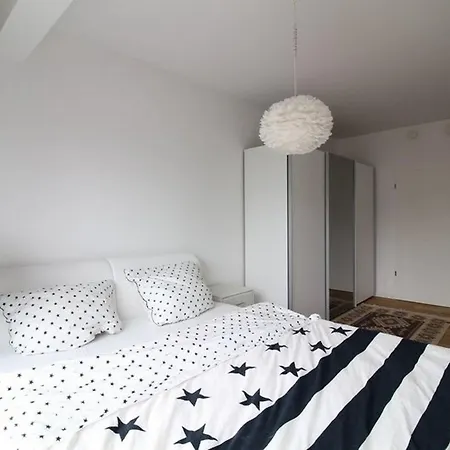 5bdr Relaxing With Private Pool Villa Munich